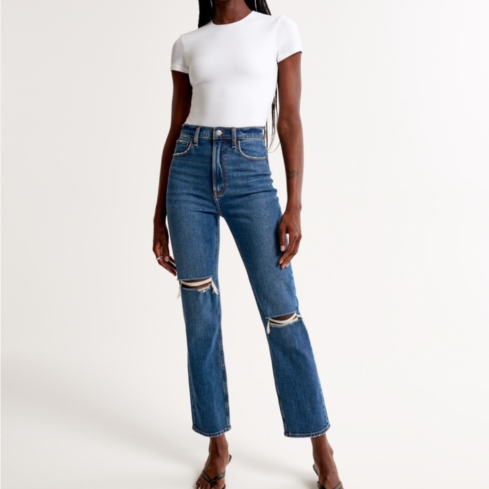 ▪️ A&F Ultra high rise ankle straight jeans 27/4 short